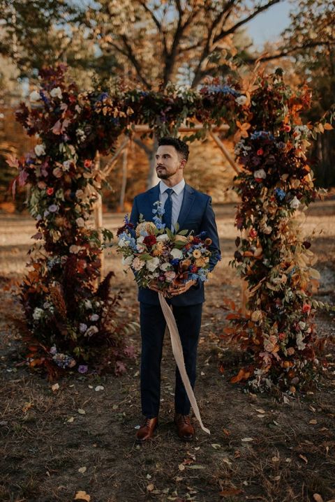 09-foraged-fall-wedding-arch-rustic-elopementpp_w480_h719-3930325