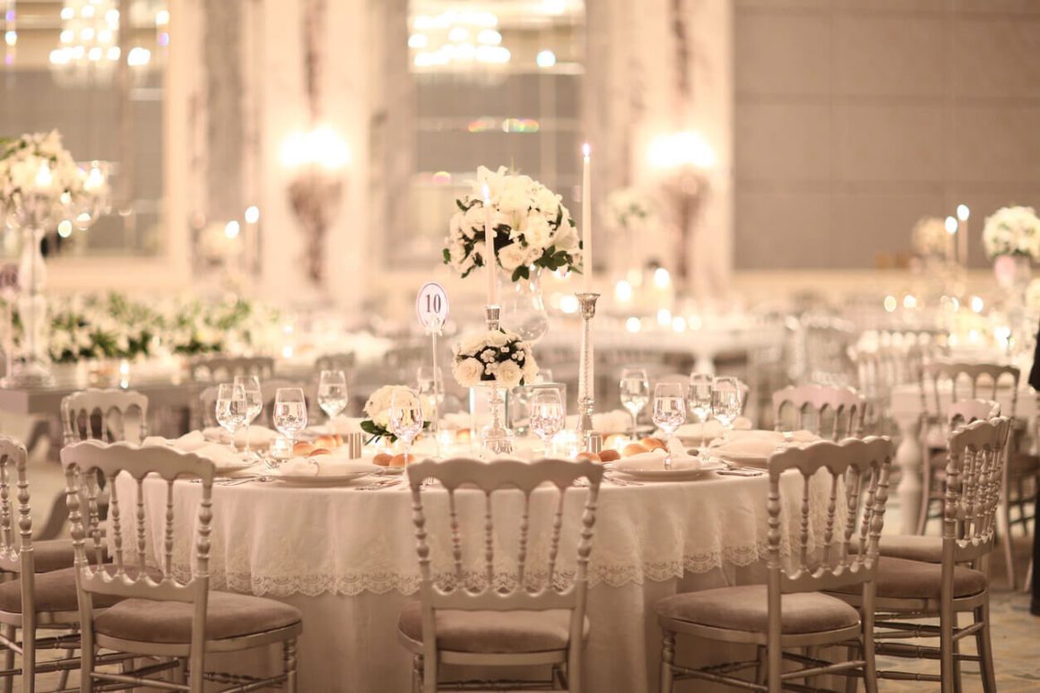 207-beautifultableathotelballroomwedding-4171421