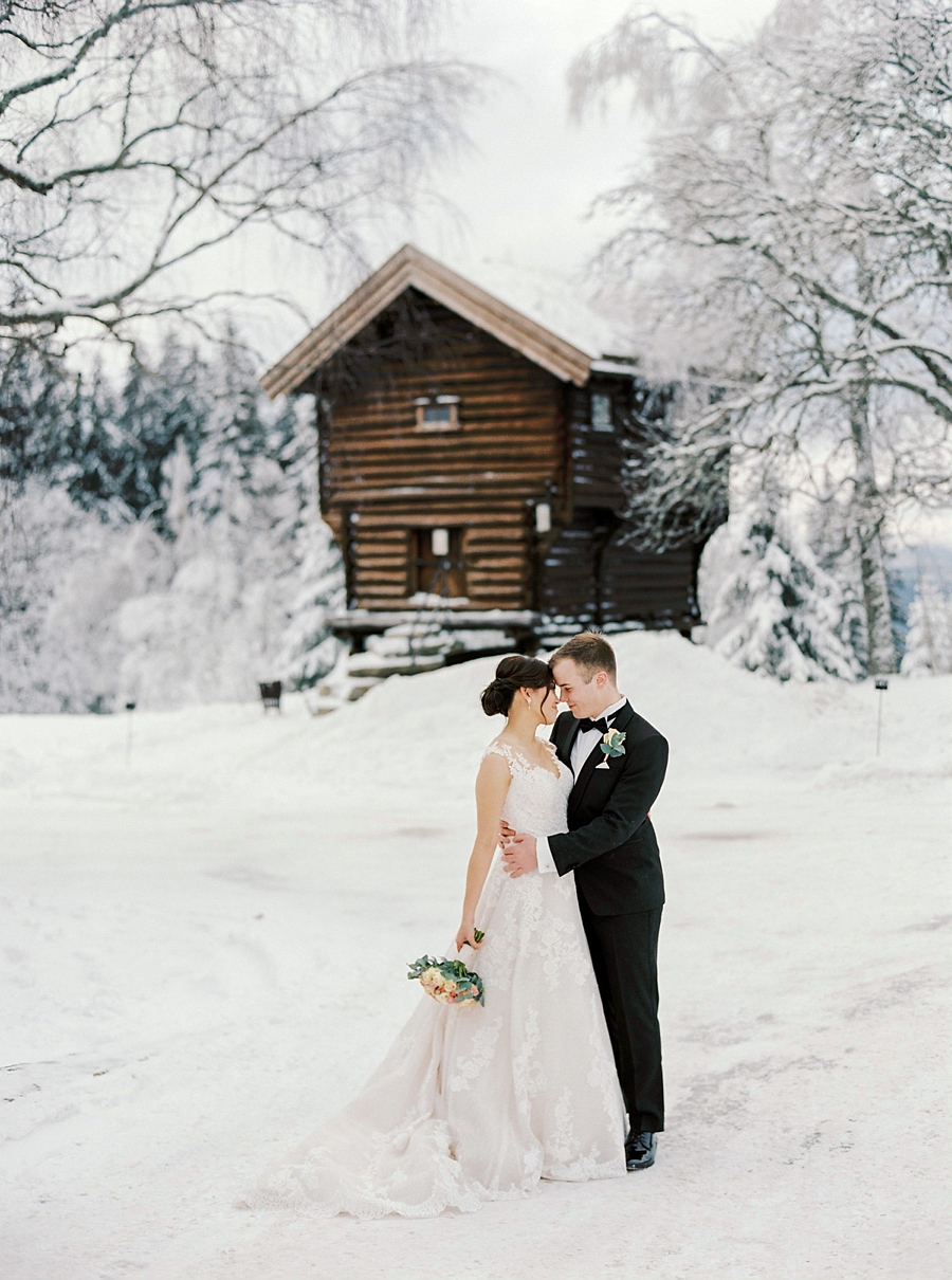 winter_wedding_holmenkollen_norway_2bridesphotography_01-1330786