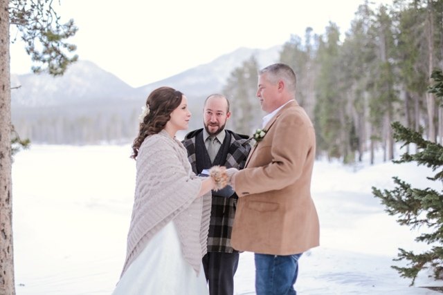 rocky-mountain-national-park-winter-wedding-ceremony-6586033