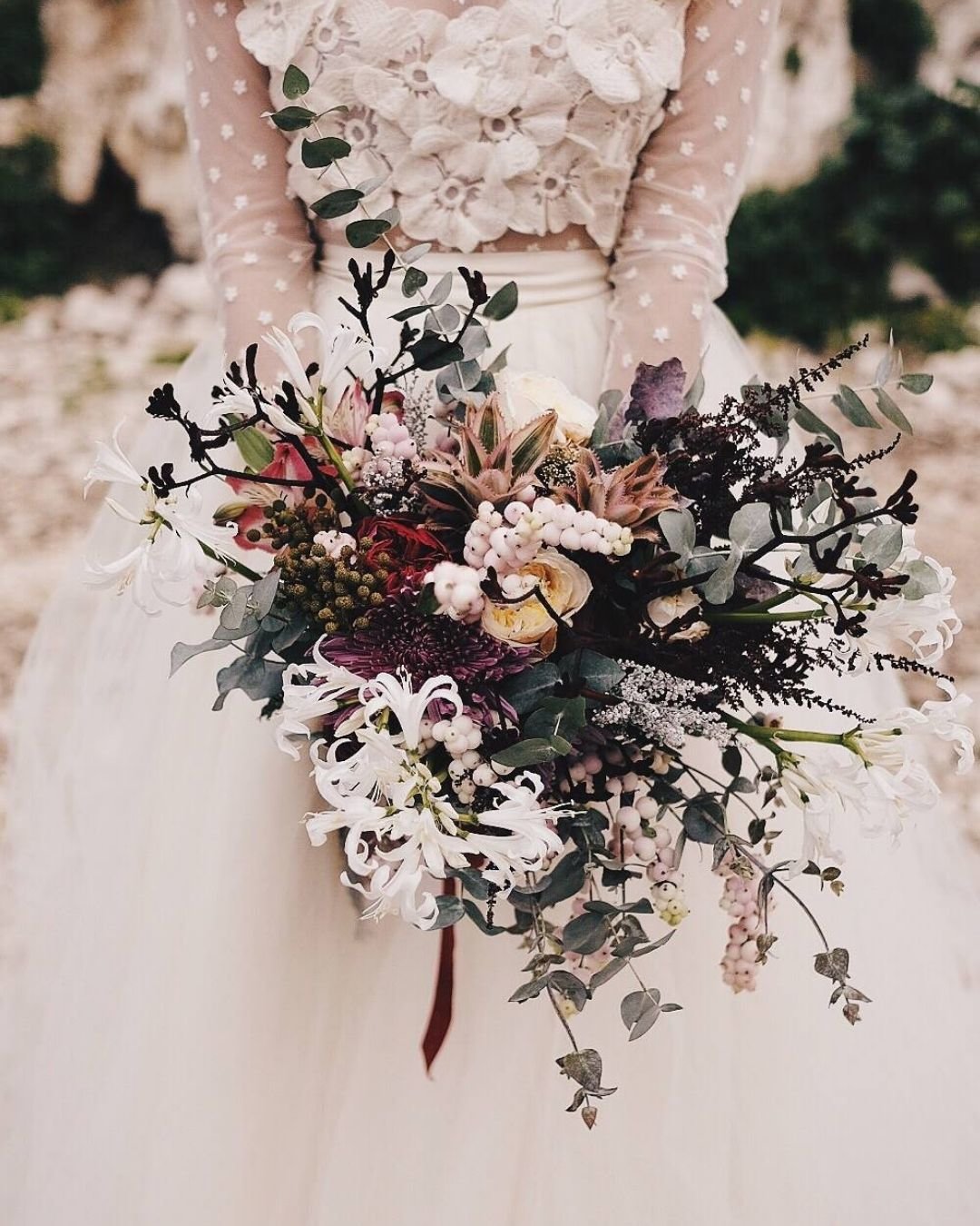 winter-wedding-bouquets-unique-bouquets-flower_addicted_angelica-8945743